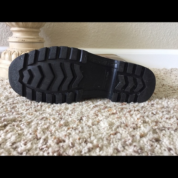 BURBERRY RAIN BOOTS - Picture 4 of 7